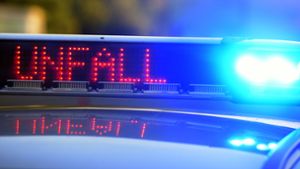 Unfall in Stuttgart-Ost: Linienbus stößt mit Auto zusammen – Polizei sucht Zeugen