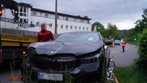 Am Kräherwald in Stuttgart-West: Polizei sucht Zeugen zu Unfall mit zwei Verletzten
