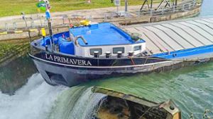 Nach Unfall an Schleuse auf dem Oberrheim: Gericht beschlagnahmt Schiff nach millionenschwerem Schaden