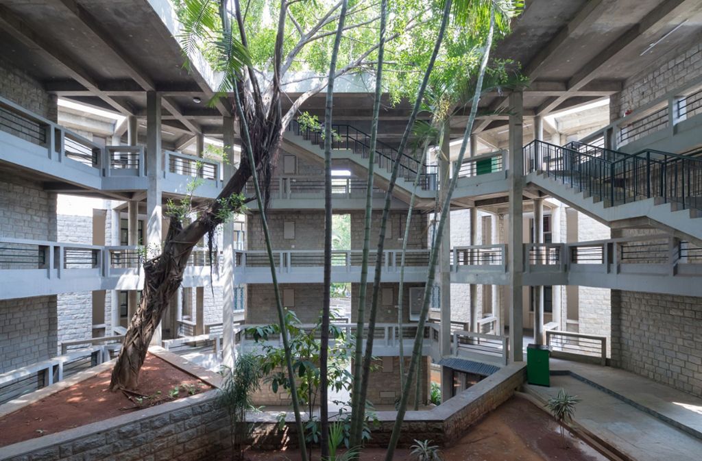 Bäume wachsen durch Dächer: das Indian Institute of Management in Bangalore