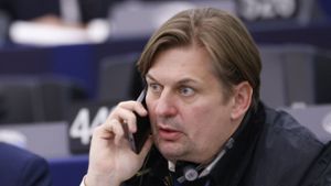 Spionage-Vorwurf: EU-Parlament suspendiert Mitarbeiter von Maximilian Krah