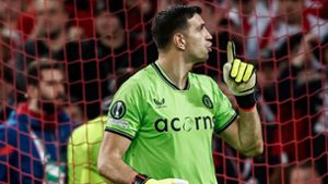 Aston Villa beim OSC Lille: WM-Held Emiliano Martinez sorgt erneut für Aufregung