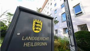 Heilbronn: Neugeborenes aus Fenster fallen gelassen? Angeklagte gibt Tat zu