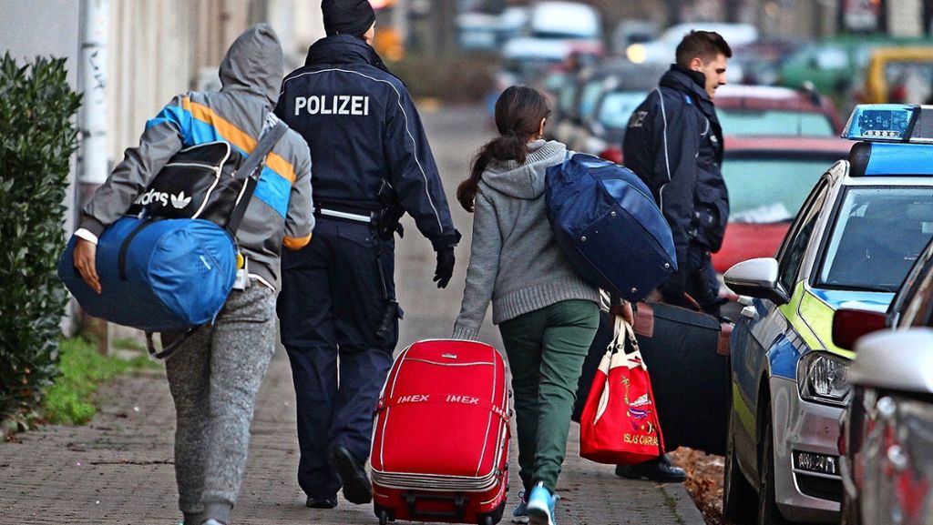 Flüchtlinge in Deutschland: Abschiebezentrum geplant