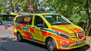 Unfall in Aichtal: Auto fährt beim Abbiegen Radfahrer an