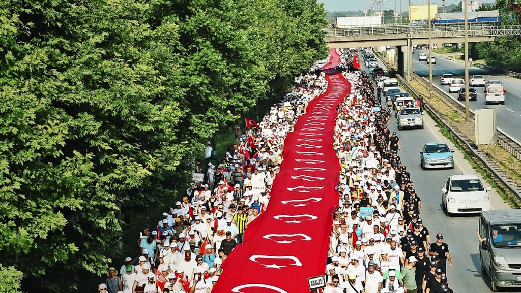 Protestmarsch gegen Erdogan: Auf dem Weg zu  mehr Gerechtigkeit