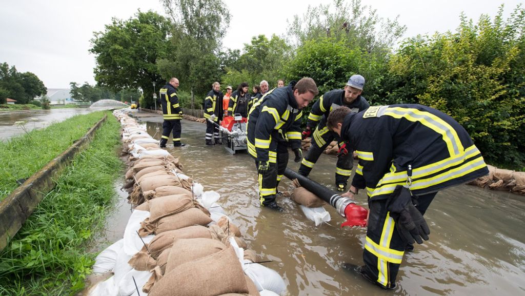 Feuerwehr im Großeinsatz: Das Wasser in Hildesheim steigt wieder
