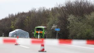 Tödlicher Busunfall bei Leipzig: Drei Todesopfer identifiziert