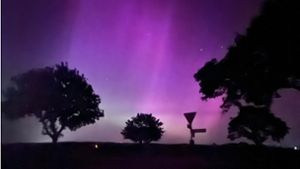 Farbenspektakel in der Nacht: Polarlichter erhellen den Himmel im Kreis Ludwigsburg