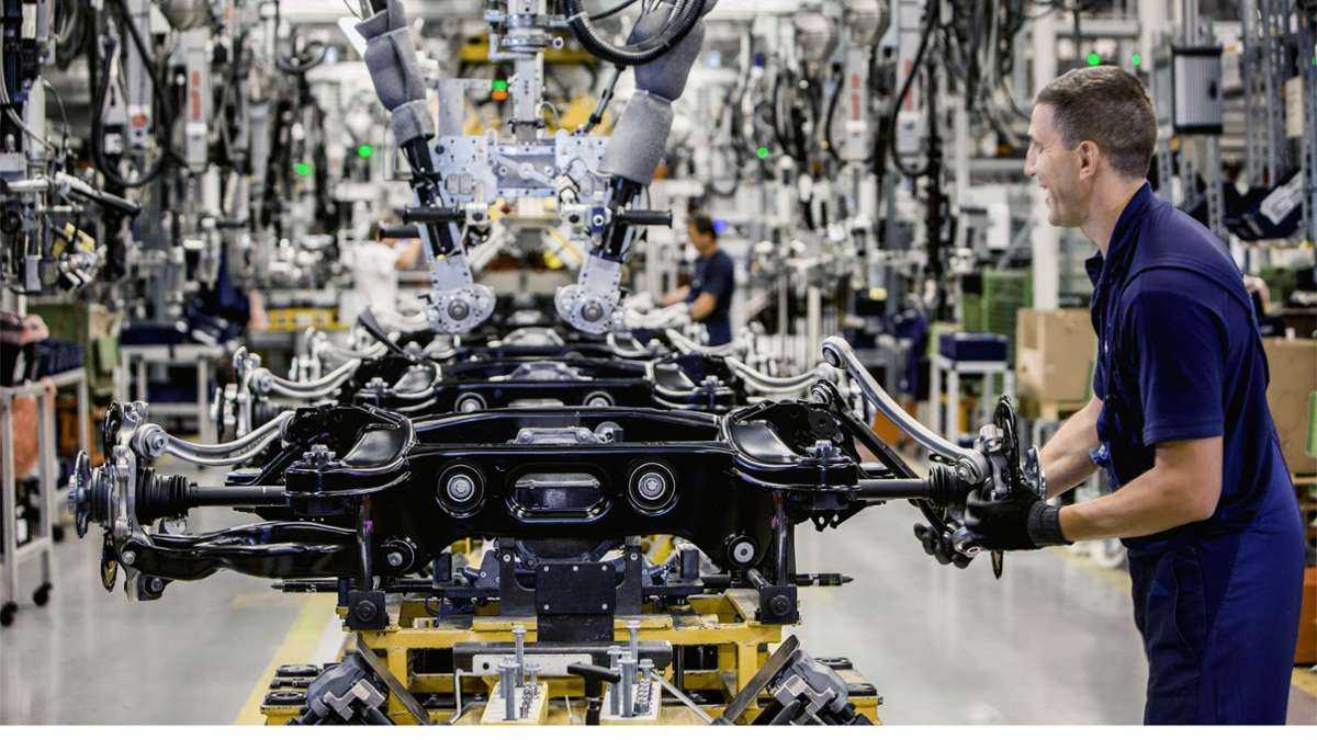 Konkurrenz der Autobauer: Läuft BMW Mercedes den Rang ab?