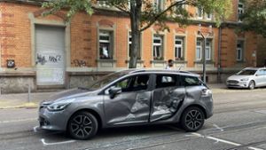 Stadtbahnunfall in Stuttgart-Nord: Autofahrerin bei Kollision mit U12 verletzt