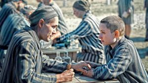Serie über Tätowierer von Auschwitz: „Die Erfahrungen unserer Großeltern hallen in uns nach“