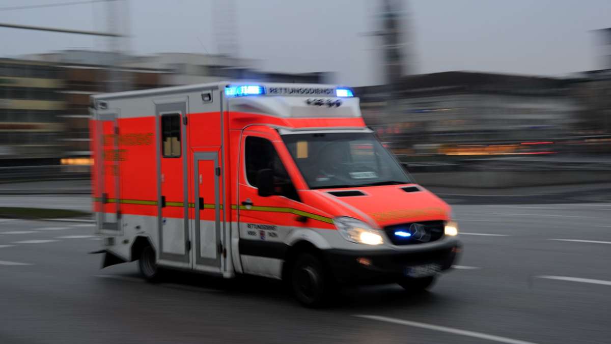 Tödlicher Unfall in Baden-Württemberg: Traktorfahrer stürzt Böschung hinunter und stirbt
