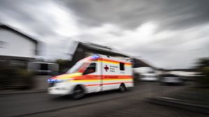 Kuppenheim im Kreis Rastatt: Zusammenstoß zwischen Motorroller und Auto - zwei Schwerverletzte