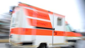 Polizei Stuttgart sucht Zeugen: Diebe stehlen Geräte aus Einsatztasche eines Rettungswagens