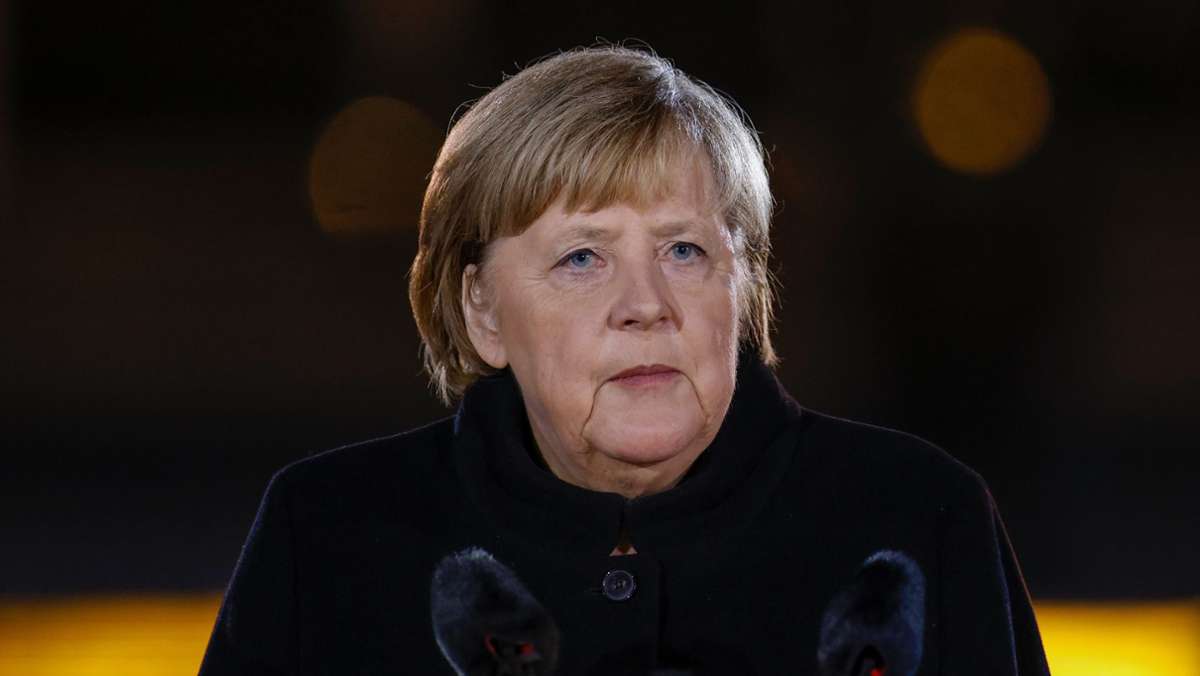 Großer Zapfenstreich in Berlin: Merkel ruft zum Kampf für Demokratie auf – „Alles Gute“ für Scholz