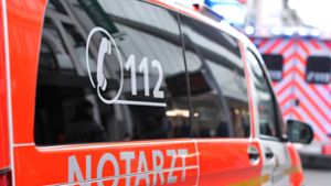 Unfall in Stuttgart-Nord: Autofahrer macht Rettungswagen Platz  und erfasst Fußgänger