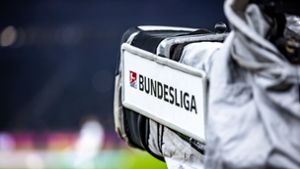 TV-Rechte in der Bundesliga: Was der DFL-Auktionsstopp für Clubs und Fans bedeutet