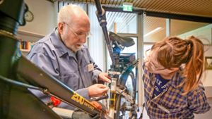 Zum 100. Mal geöffnet: das Leonberger Repair-Café: Ehrenamtliche helfen beim Reparieren