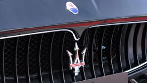 Auf der A 81 bei Herrenberg: Maserati prallt gegen Lexus – hoher Sachschaden